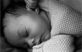 la sage-femme après la naissance